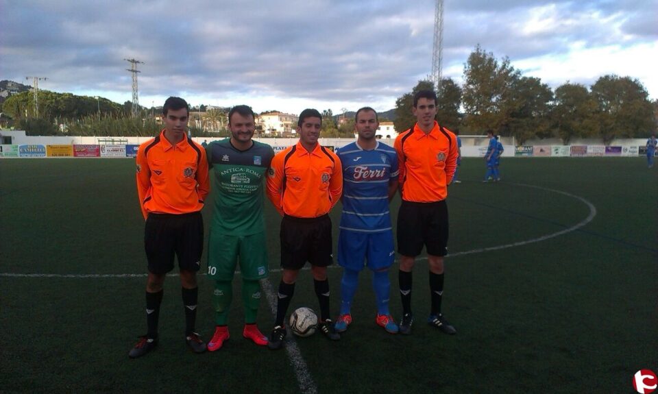 EL VILLENA CF REACCIONA PESE A PERDER EN CALPE. 2-1