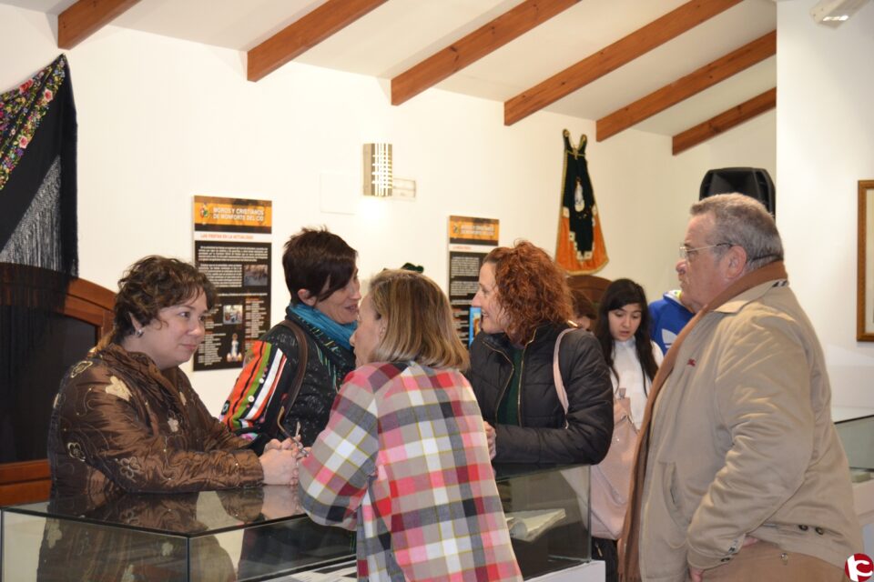 Inauguración de la exposición festera en Monforte del Cid.