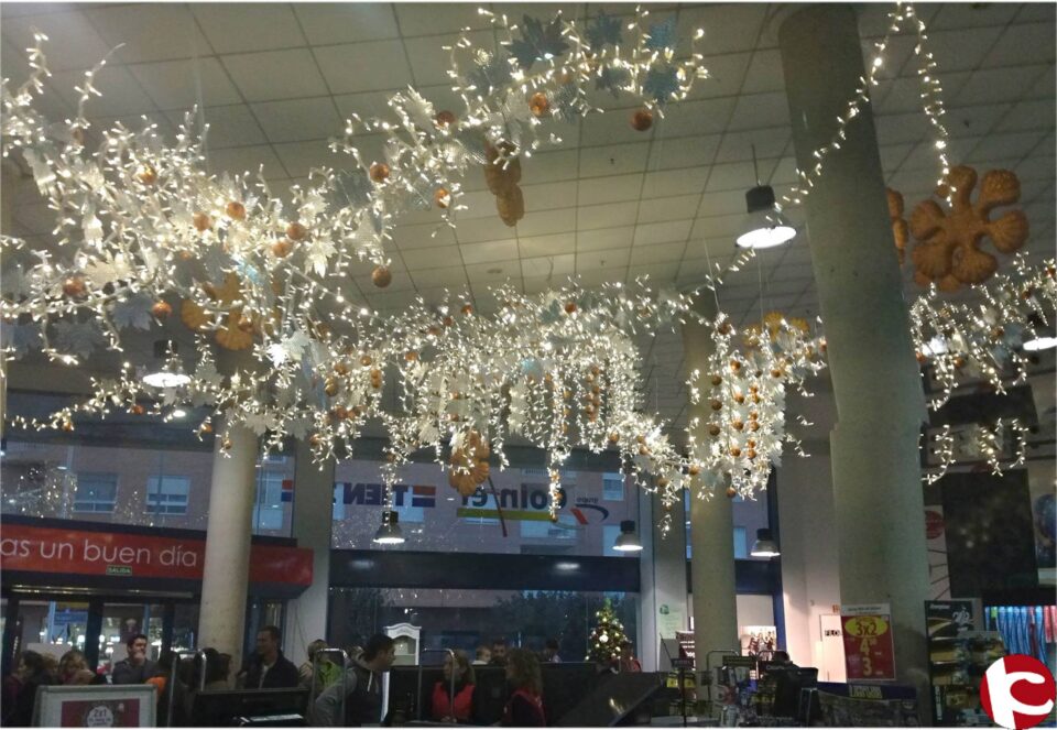 Centro FERRI da inicio a la Navidad con el tradicional encendido de luces