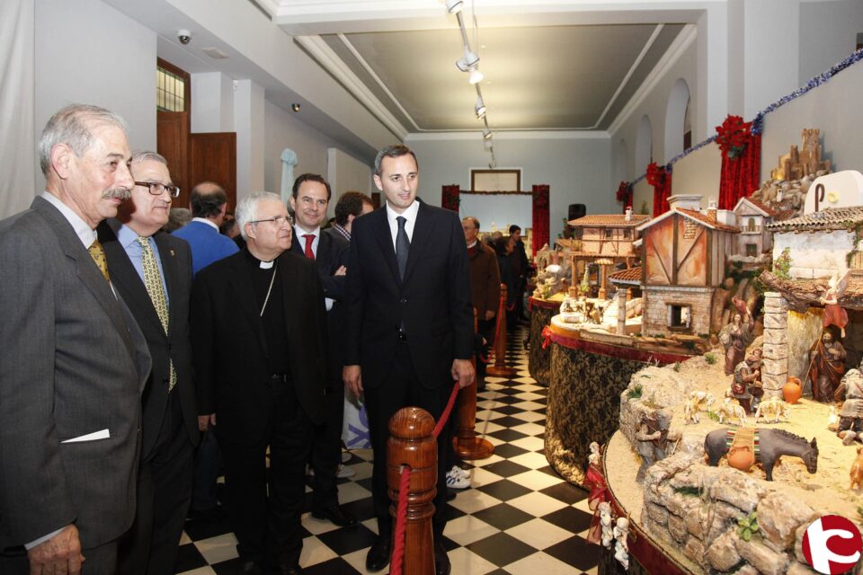 La Diputación de Alicante acoge la Exposición de Belenes que este año incluye un conjunto de siete escenas bajo el título "Los Mensajeros de Dios"