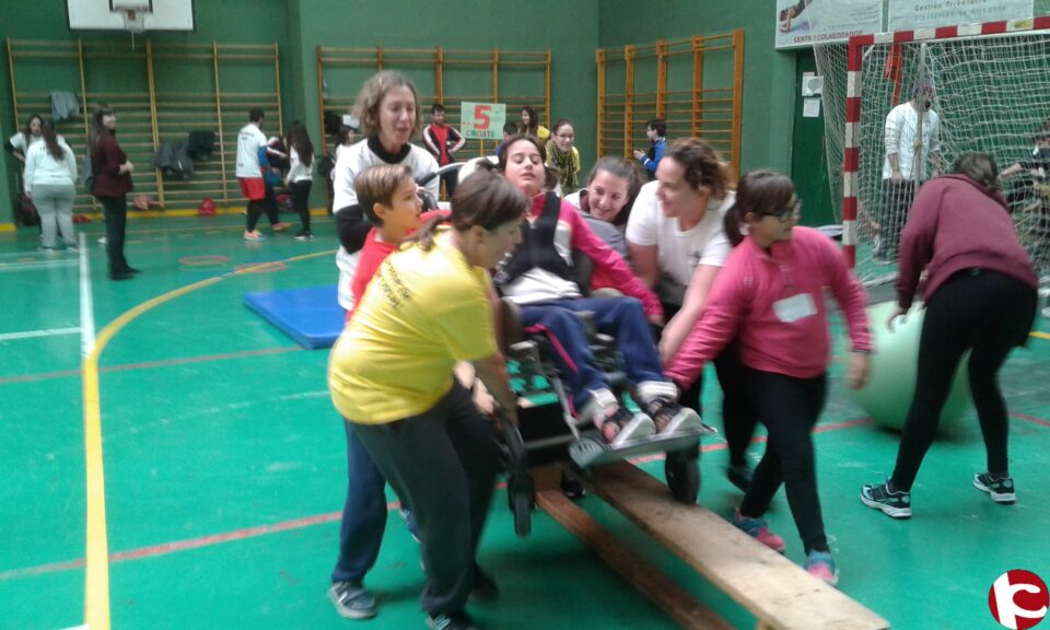 Los alumnos del IES Valle de Elda trabajando deporte inclusivo a través del trabajo cooperativo