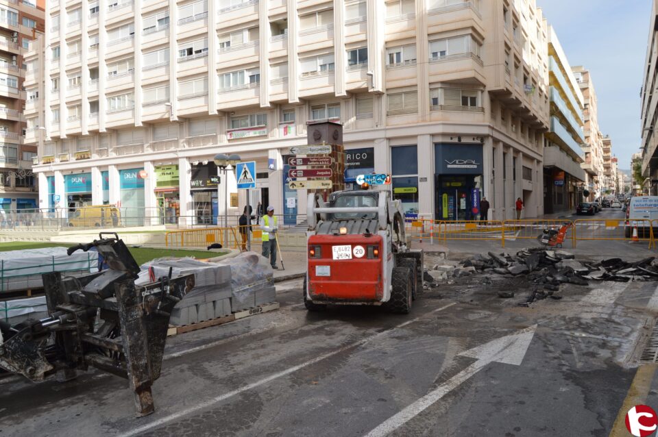 El Ayuntamiento construye un paso elevado y pondrá reductores de velocidad en el Zapatero