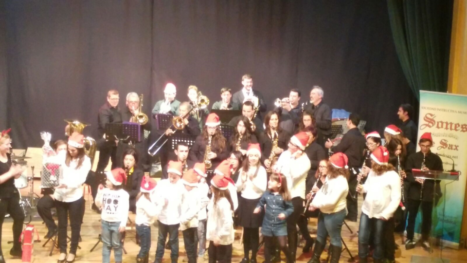 El pasado dia 13 la S.I.M. Sones de Sax celebraron Santa Cecilia