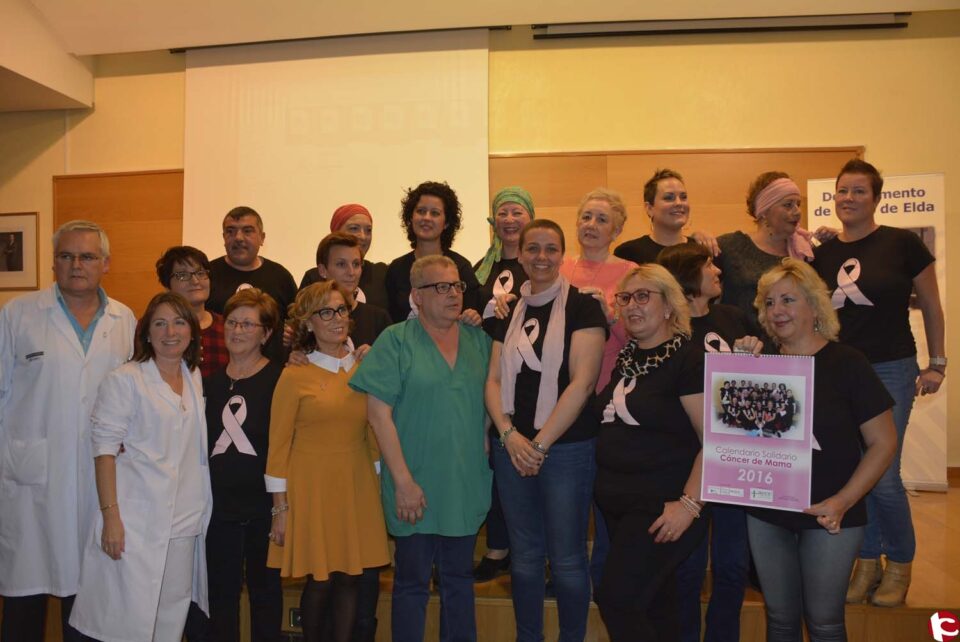 El hospital de Elda presenta el primer Calendario Solidario Cáncer de Mama