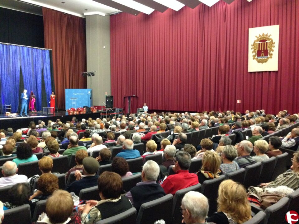 Más de 600 mayores de los municipios alicantinos protagonizan la Fiesta de la Navidad del Hogar Provincial