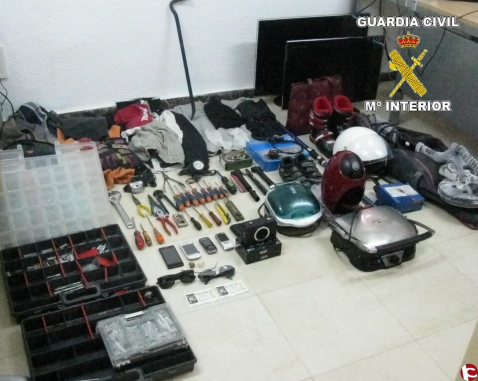 La Guardia Civil detiene al presunto autor de 15 robos en viviendas y almacenes de la comarca del Baix Vinalopó