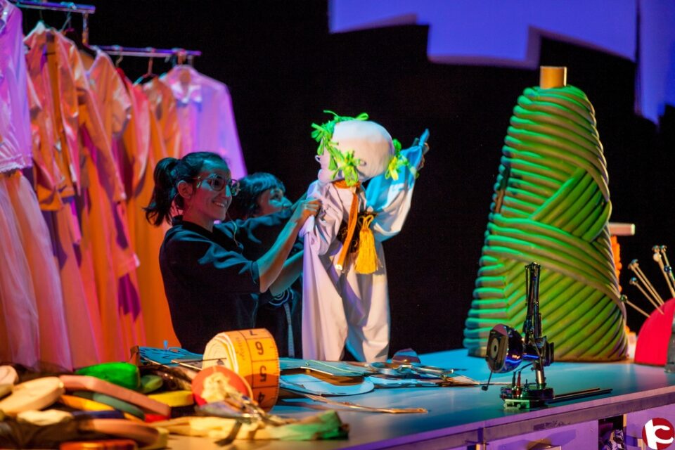 El espectáculo familiar El sastrecillo valiente llega al Teatro Chapí de Villena.