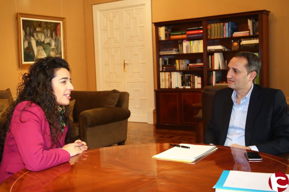 El presidente del Gobierno Provincial ha recibido esta mañana a la gerente de la Ruta del Vino de Alicante