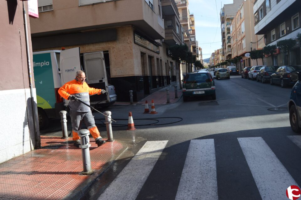 Servicios Públicos se suma a la iniciativa para concienciar sobre el control de las heces y orin de estos animales en la vía pública