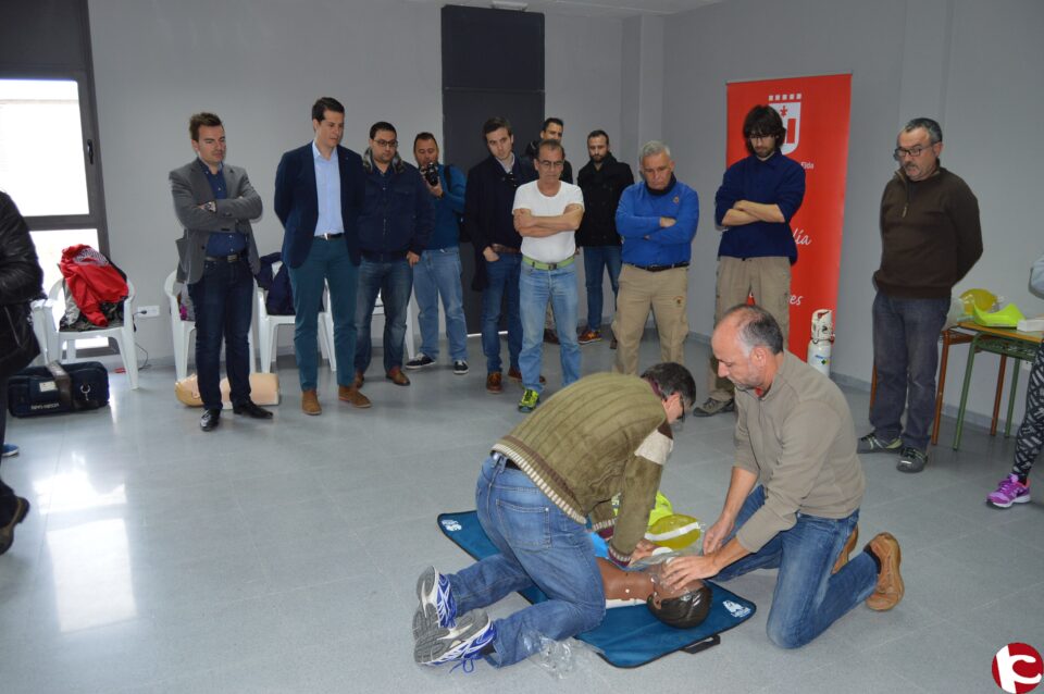 El Ayuntamiento de Elda incorpora seis desfibriladores en cada una de las instalaciones deportivas