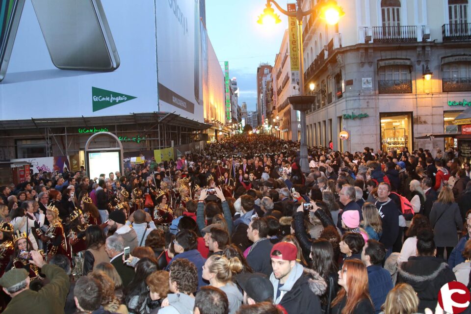 Miles de personas arropan en el centro de Madrid el gran Desfile Provincial de las principales fiestas populares de los municipios alicantinos