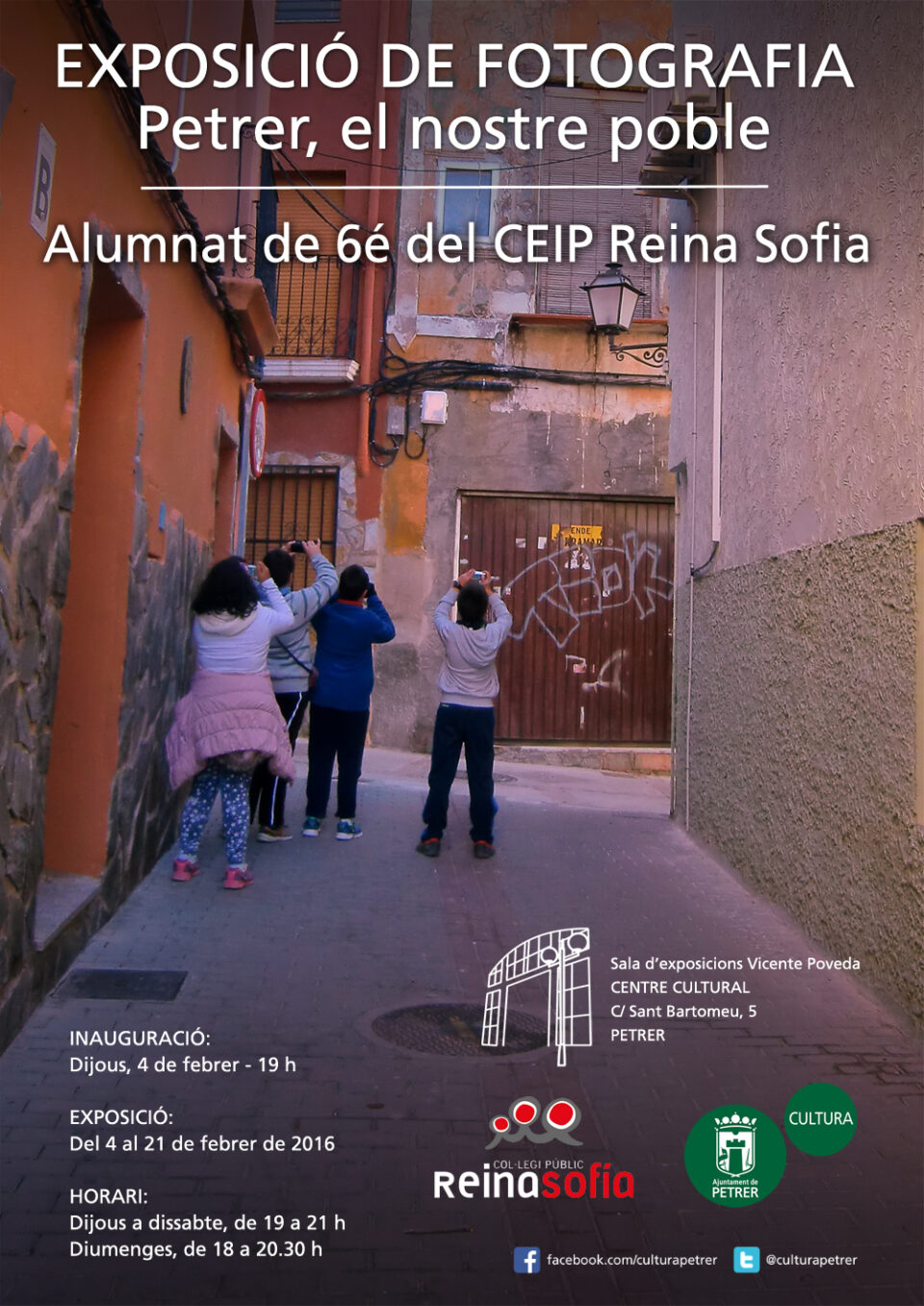 Petrer presenta una exposición de fotografías sobre la ciudad hechas por niños de 6 de primaria