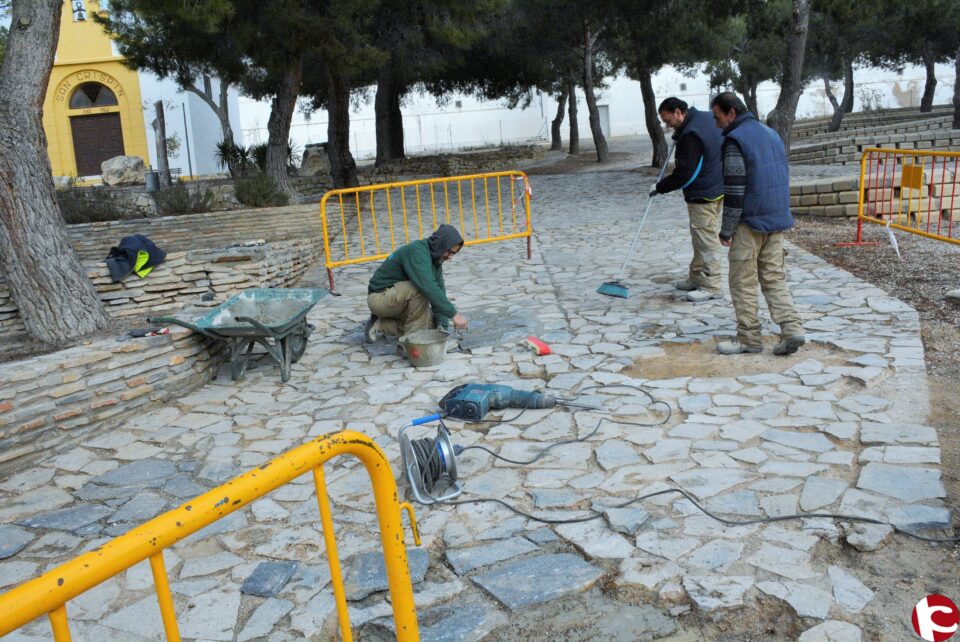 Los trabajadores del Plan de Empleo continúan con la mejora de las infraestructuras municipales