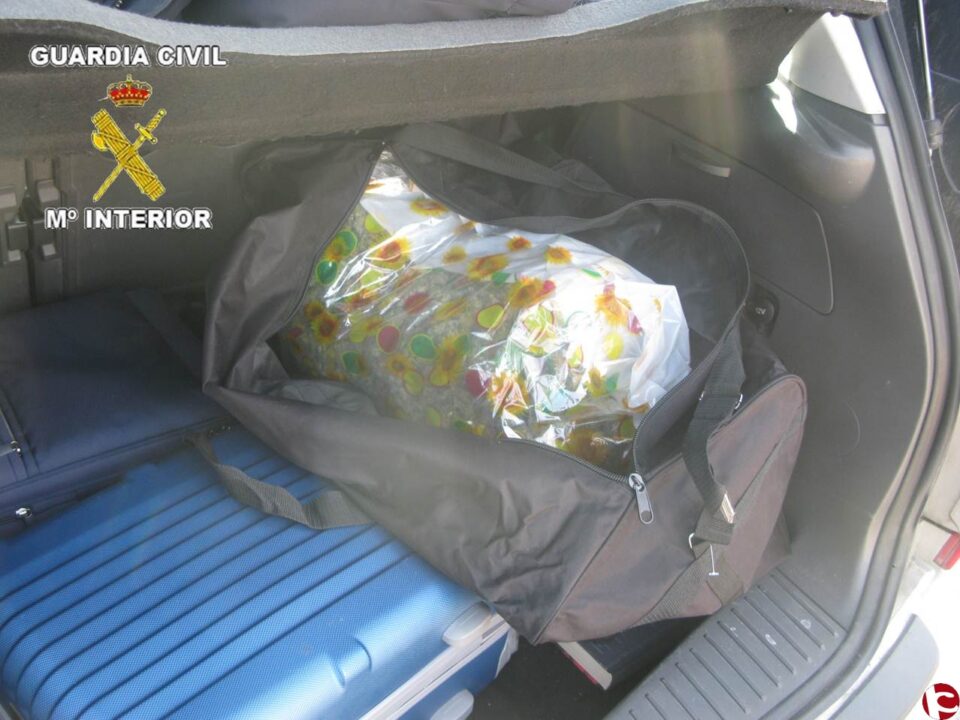 La Guardia Civil incauta 4 kilos de marihuana en Villena gracias a la colaboración ciudadana