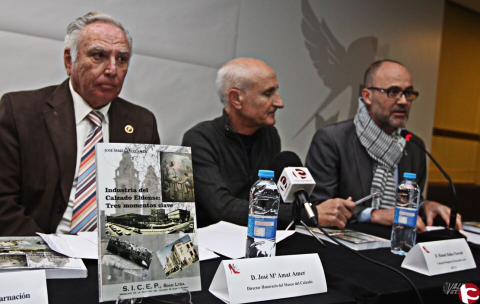 La presentación del libro sobre la historia del calzado en Elda se convierte en un acto de homenaje a la ciudad y su industria