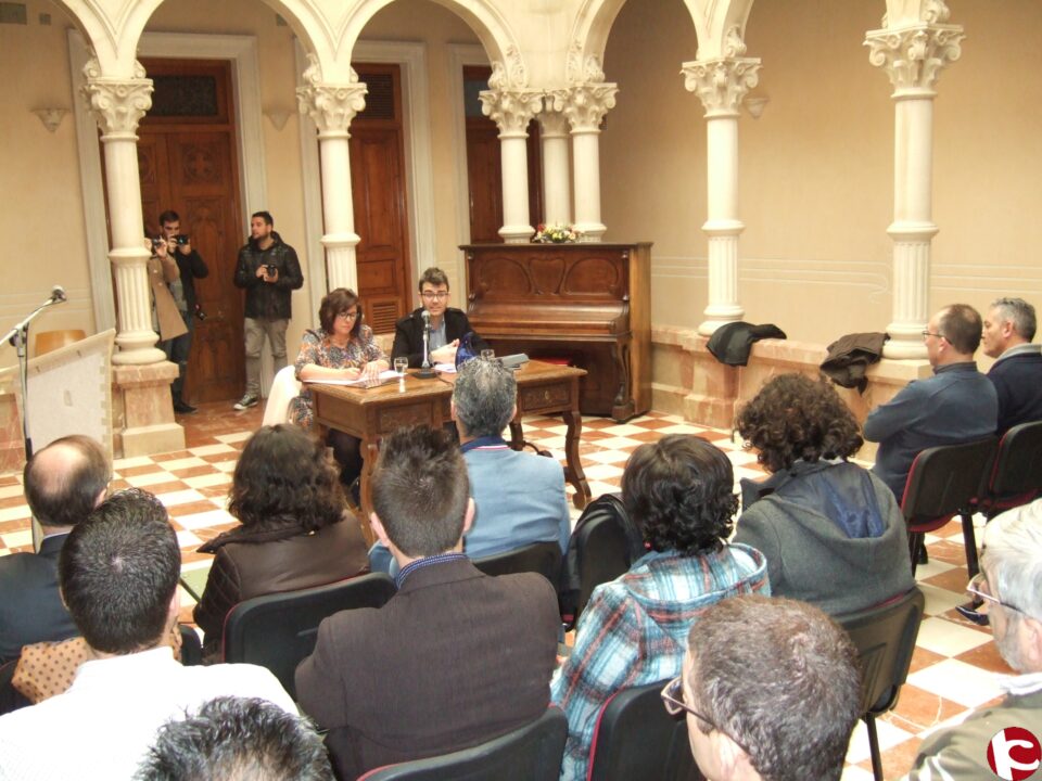 Novelda acoge una reunión comarcal con la Directora General para revitalizar la Formación Profesional