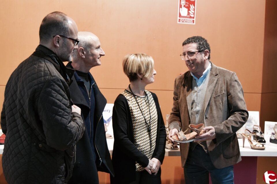 Alfonso Lacasa inaugura la exposición La moda a tus pies donde participan más de 90 marcas de calzado