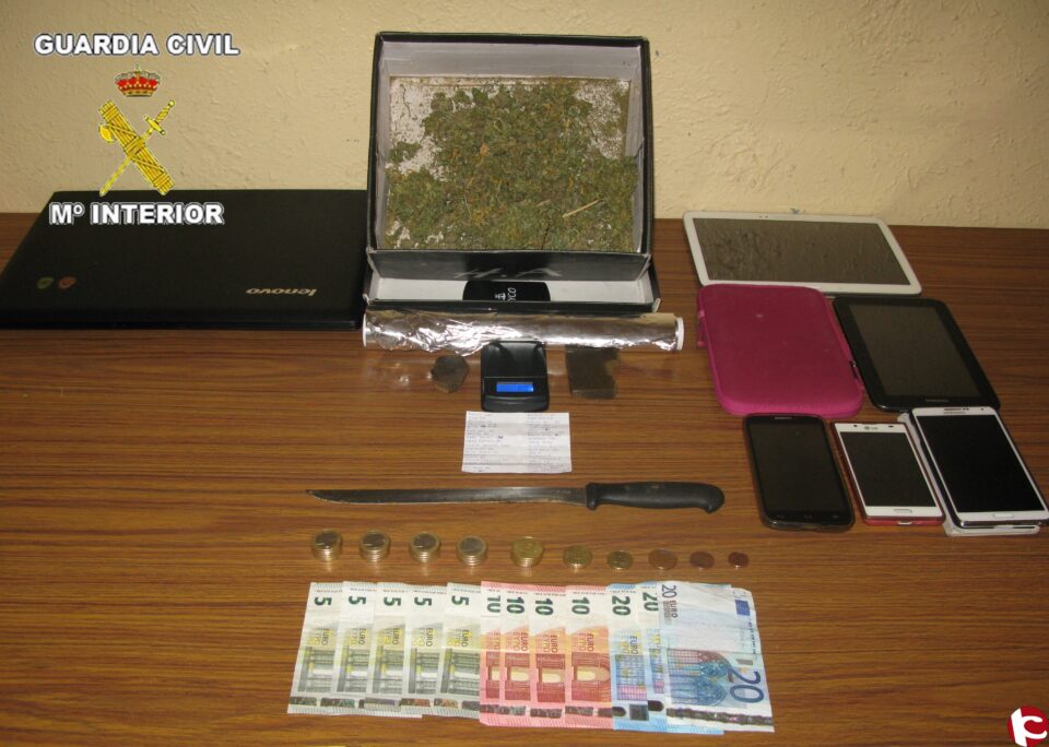 La Guardia Civil desmantela un punto de venta de droga al menuedeo (marihuana y hachís) en NOVELDA