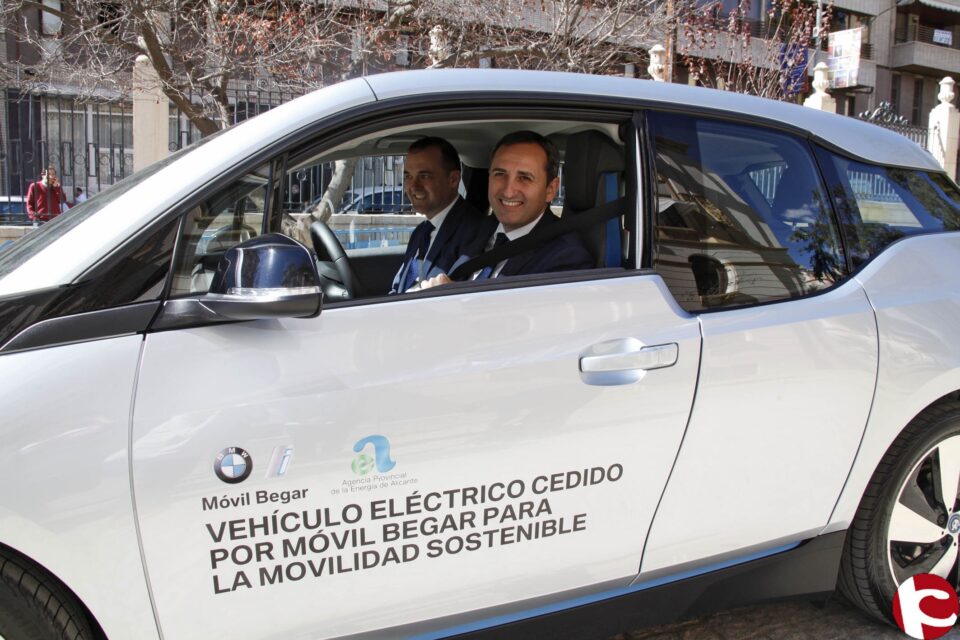 El Gobierno Provincial apuesta por la sostenibilidad del medio ambiente con el uso de un vehículo eléctrico