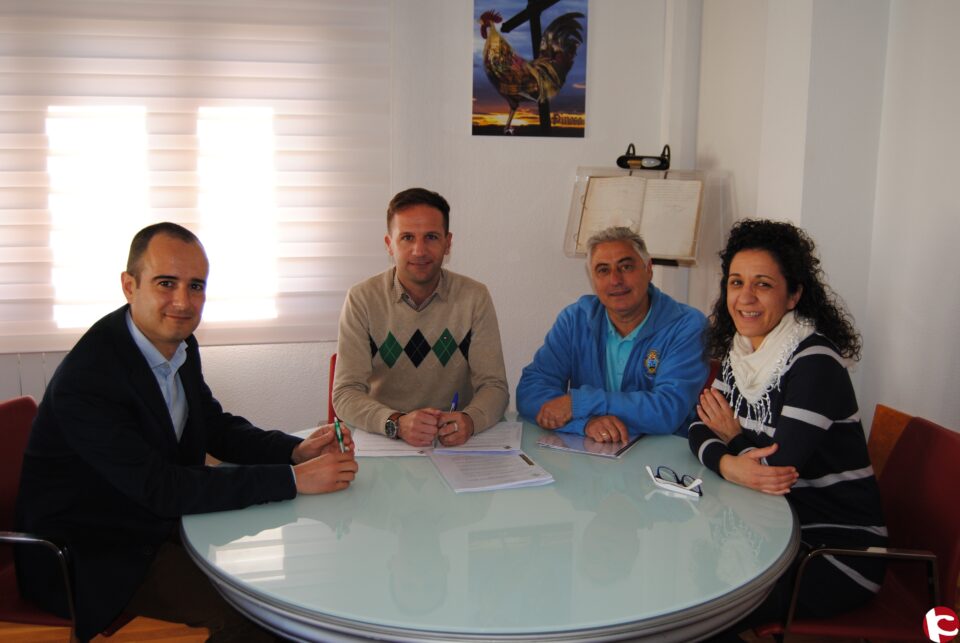 Firmado el convenio de colaboración entre el Pinoso C.F. y el Ayuntamiento