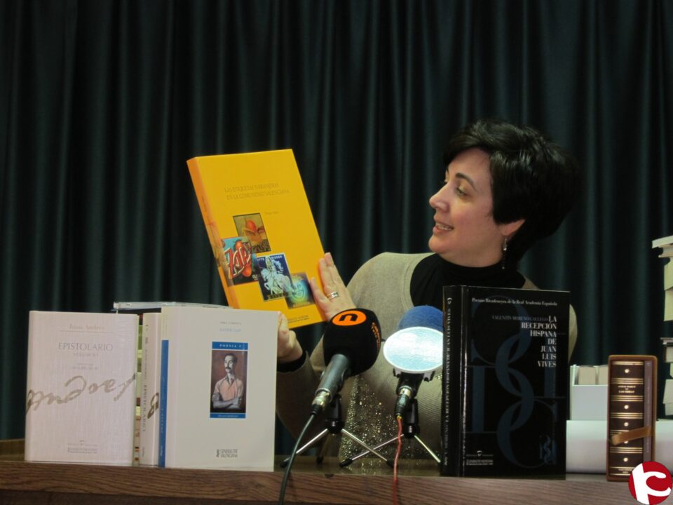 La Biblioteca Municipal de Novelda recibe un lote de libros de los fondos de Generalitat.