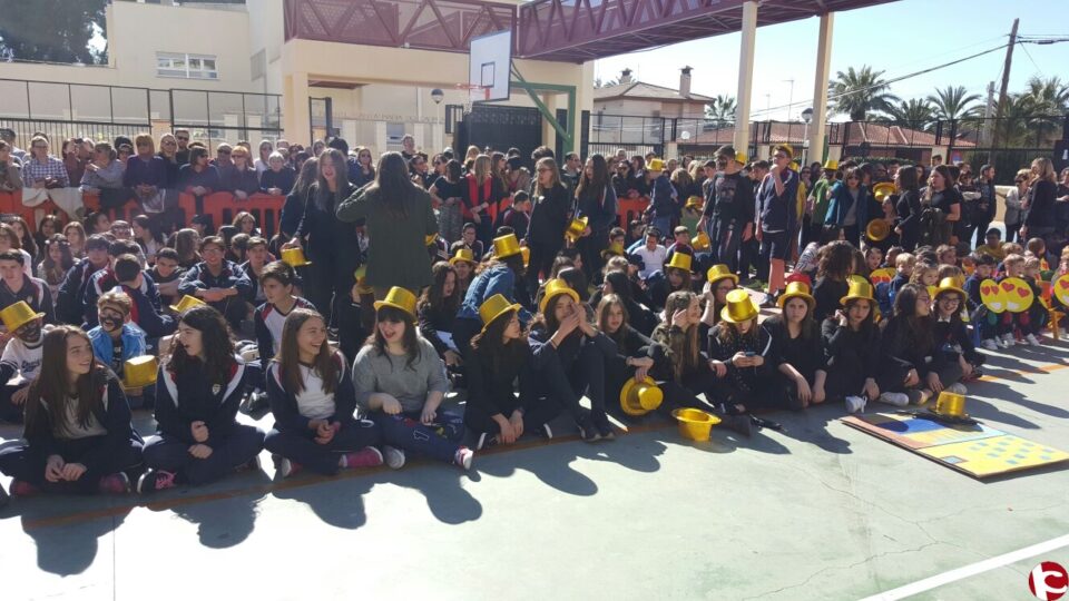 El centro Santa María del Carmen conmemora el 125 aniversario de la Congregación con un festival con los alumnos como protagonistas