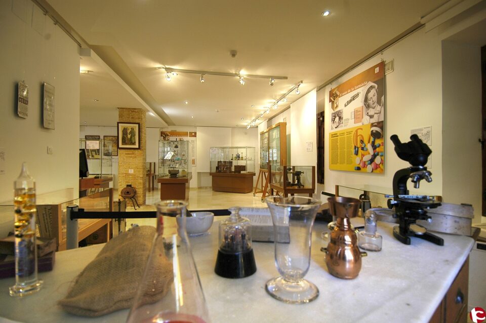 PRORROGADA L´EXPOSICIÓ «EL MÓN DE LA FARMÀCIA»