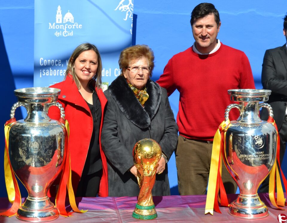 Más de 1200 personas en el homenaje del fútbol monfortino a Victorino Crespo