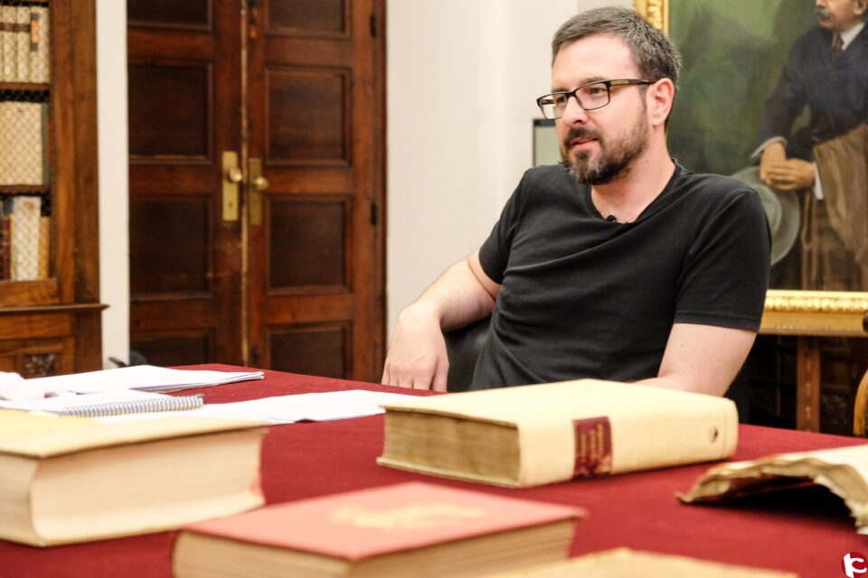 S´INAUGURA A BANYERES DE MARIOLA L´EXPOSICIÓ «BALLAR EL MORO» AMB UNA TAULA REDONA