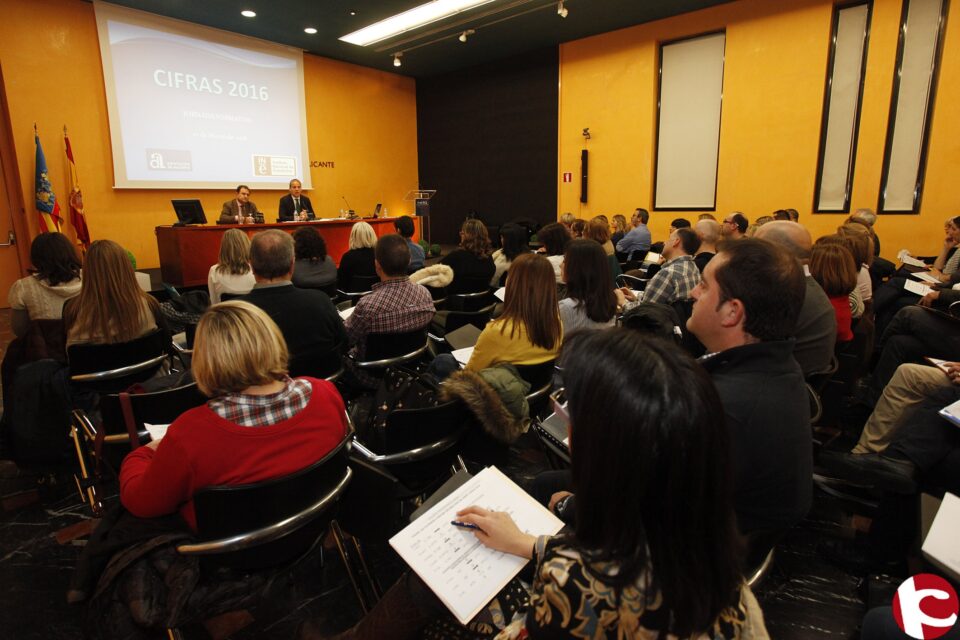 La Diputación de Alicante y el INE impulsan un programa para gestionar el padrón municipal a través de internet