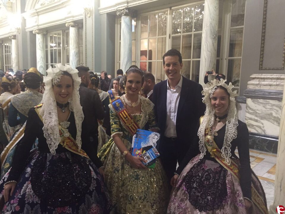 Las Falleras Mayores de Elda asisten a la Mascletá de Valencia