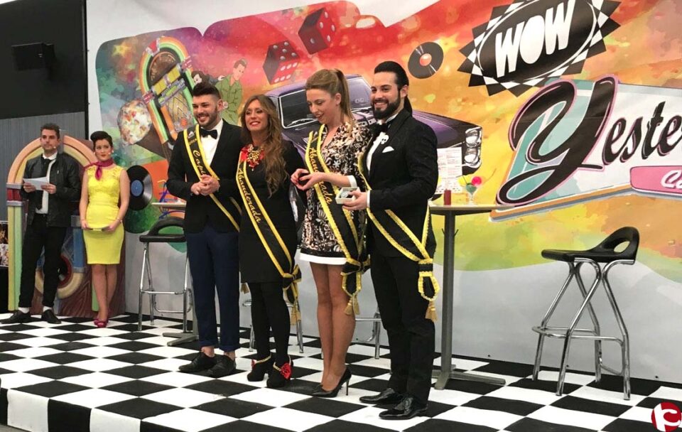 La Comparsa Piratas homenajea a todos sus festeros durante la gala de presentación de sus cargos