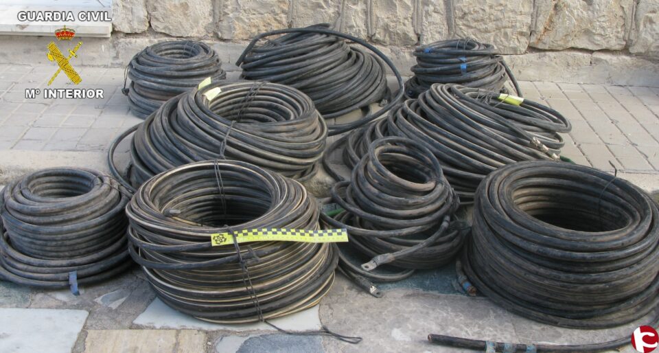 La Guardia Civil detiene a los presuntos autores del robo de tres toneladas de cable de cobre en una fábrica de Agost (A)