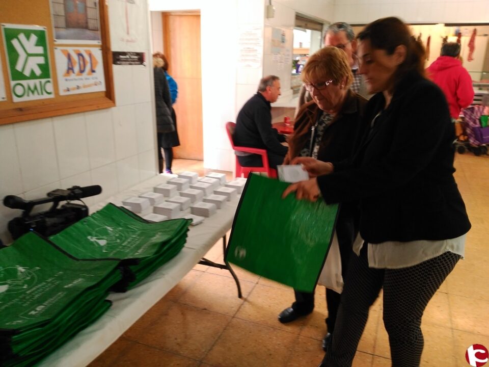 Celebración del Día Mundial de los Derechos del Consumidor en el Mercado Municipal de Monforte del Cid
