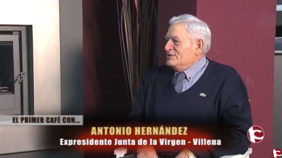 Quedamos con el expresidente de la Junta de la Virgen de Villena