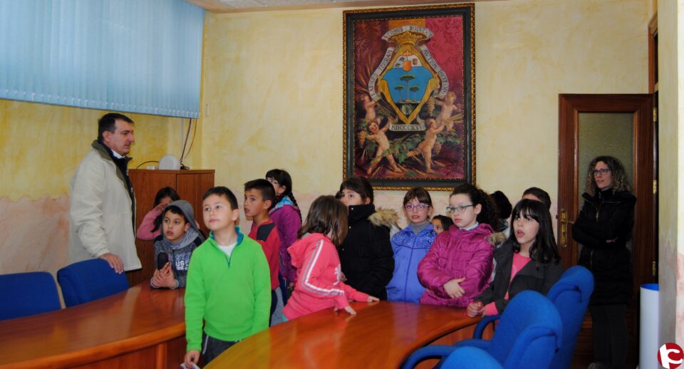 Alumnos del colegio Santa Catalina visitan el Ayuntamiento