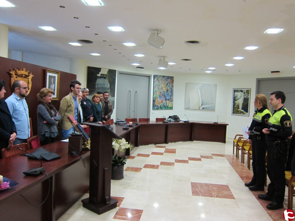 El alcalde preside la toma de posesión de dos nuevos agentes de la policía local