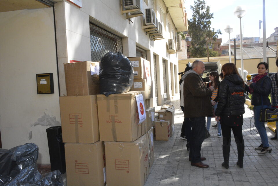 El grupo Abril recauda más de 1.000 kilos de productos para los refugiados