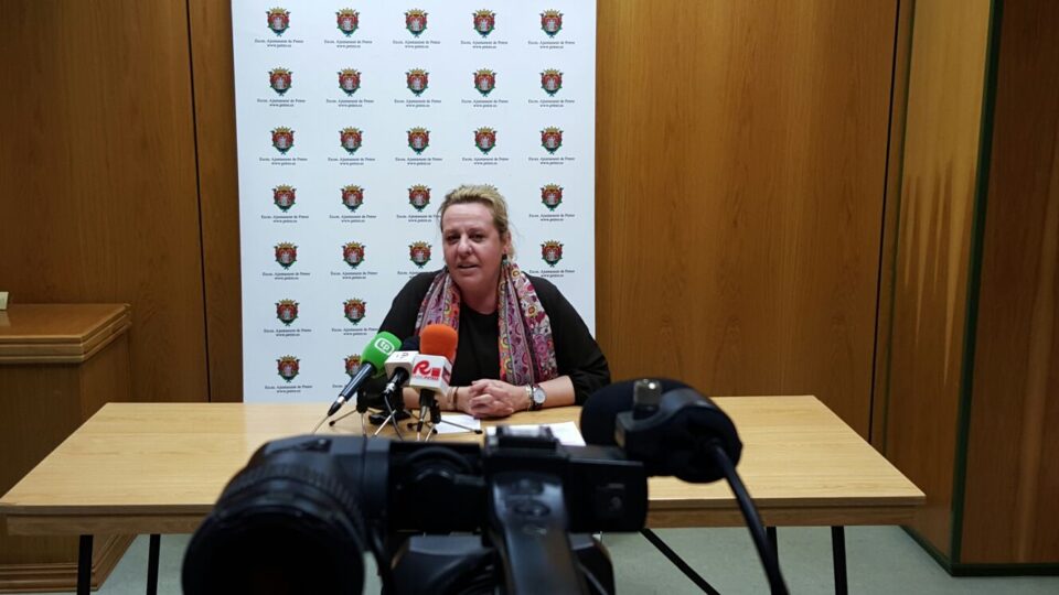 La edil popular Pepa Villaplana recuerda al equipo de gobierno que la financiación del carreteril de la Bassa Perico corrió a cuenta de la Diputación