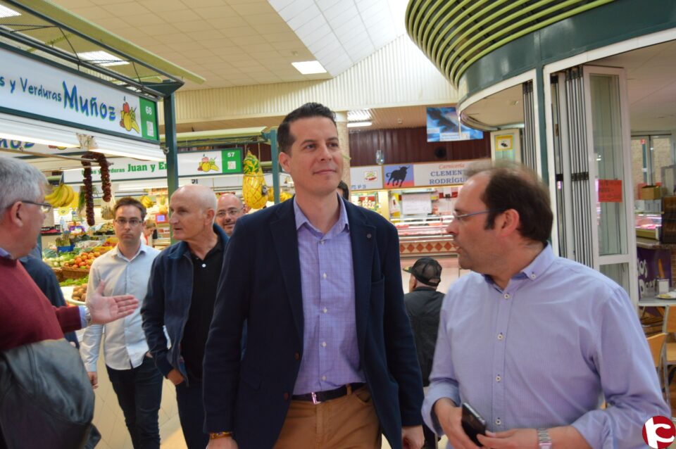 El Ayuntamiento ahorrará la mitad de electricidad en los mercados y otras dependencias gracias a un plan de mejora