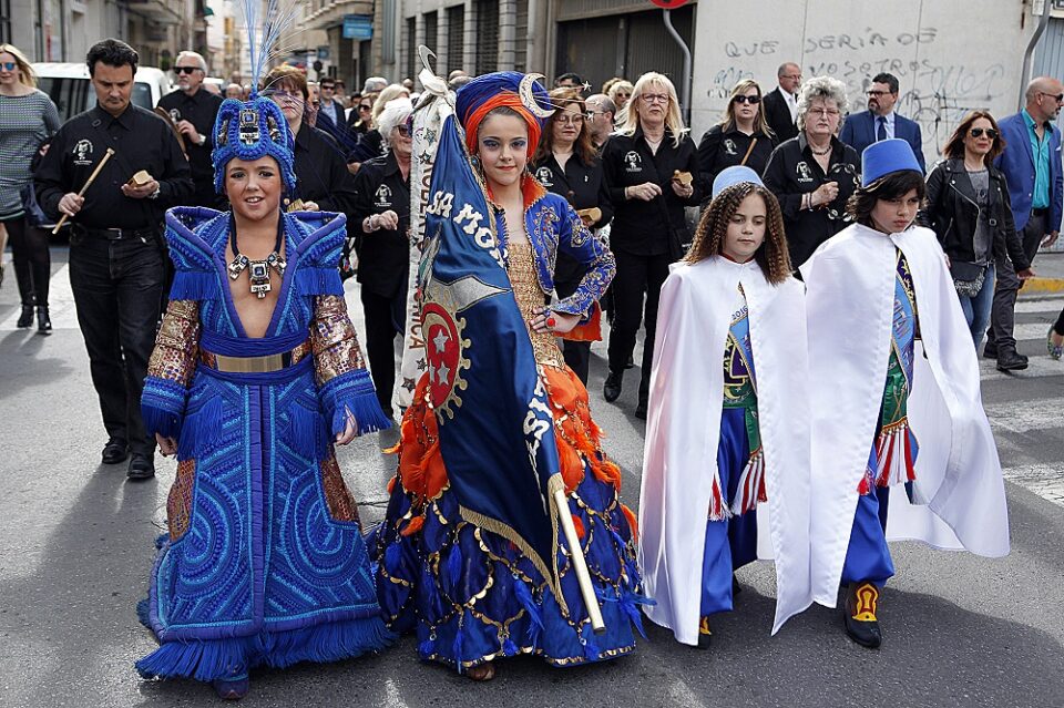 Se celebra el acto de Presentación Capitanía Infantil 2016 y entrega de premios a escuadra y cabos infantiles 2015 de la comparsa Moros Realistas