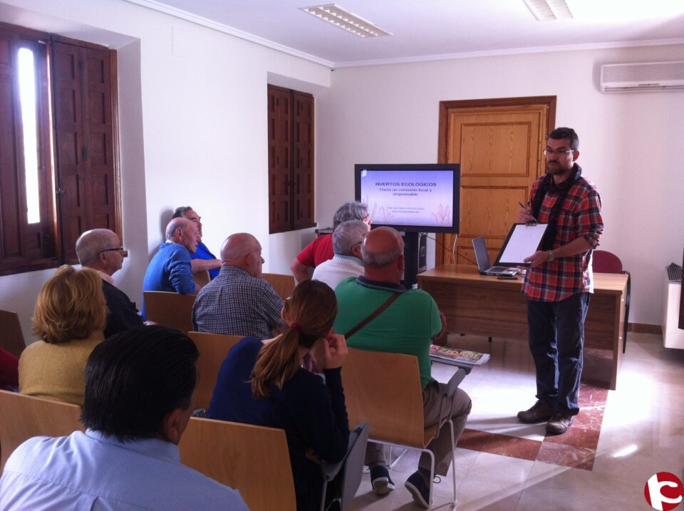 El ayuntamiento celebra la jornada formativa en agricultura ecológica para los usuarios de los Huertos Ecológicos municipales.