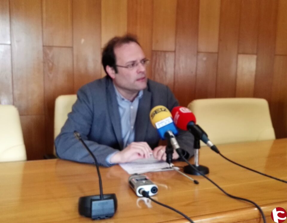 PSOE ELDA: El Grupo Socialista critica al grupo de EU por generar falsas expectativas y le ofrece el área de Personal