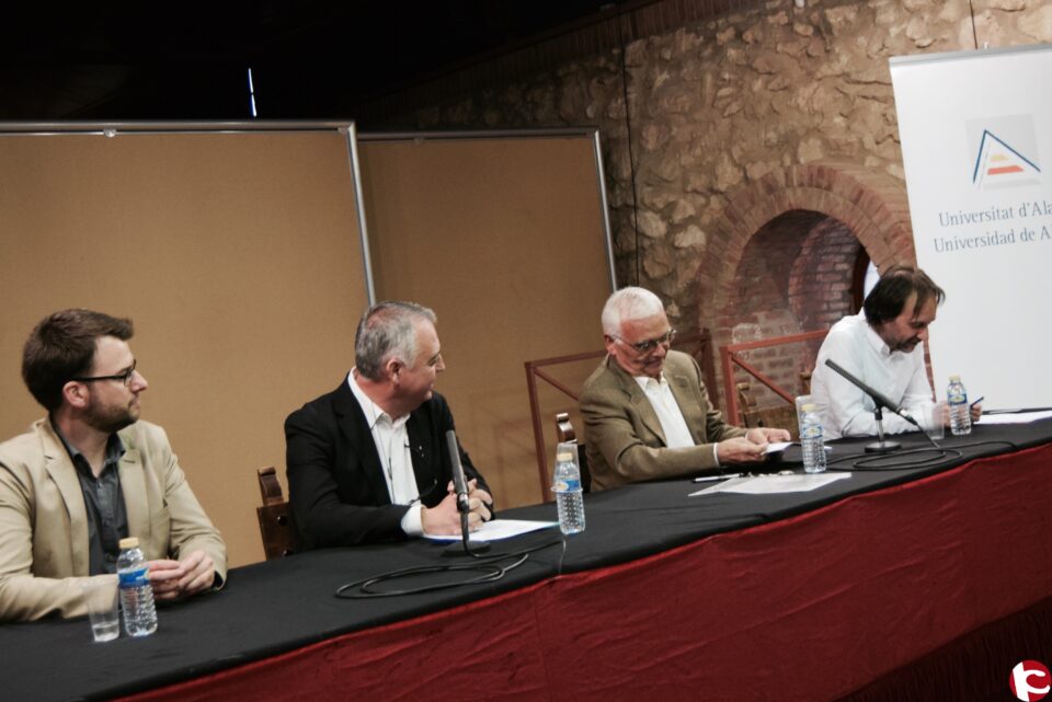 Los catedráticos de historia de la UA Moreno y Sánchez presentan en Petrer el libro Aniquilación de la República y Castigo a la lealtad