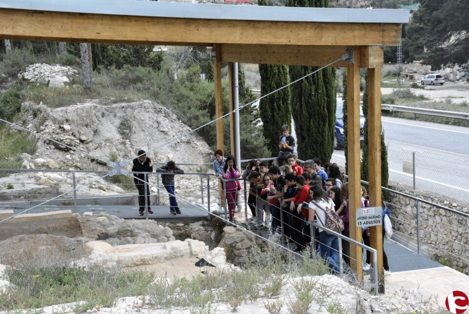 El Yacimiento Monastil acoge a más de cien estudiantes en una experiencia piloto