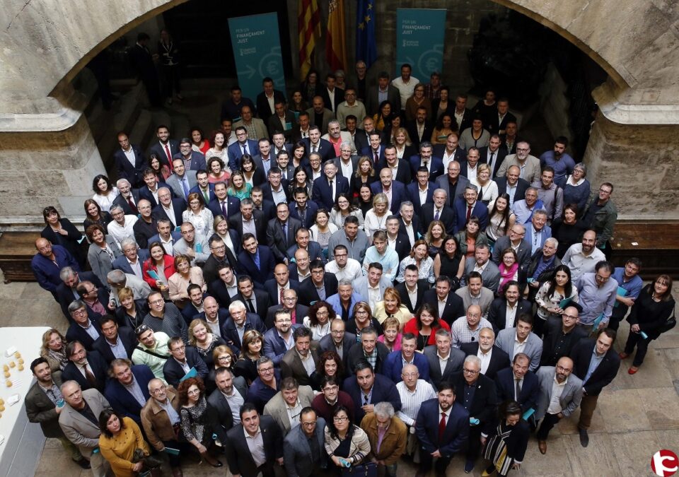 Más de 300 alcaldes y alcaldesas de la Comunitat Valenciana suscriben un manifiesto por una financiación justa impulsado por la Generalitat