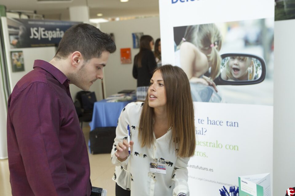Los estudiantes protagonizan el XVIII Maratón de Empleo y Autoempleo de la Universidad de Alicante