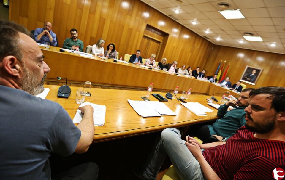 El pleno rechaza la moción del AMPA del Valle de Elda y destina 16.000 euros al premio Mejor Calzada de España