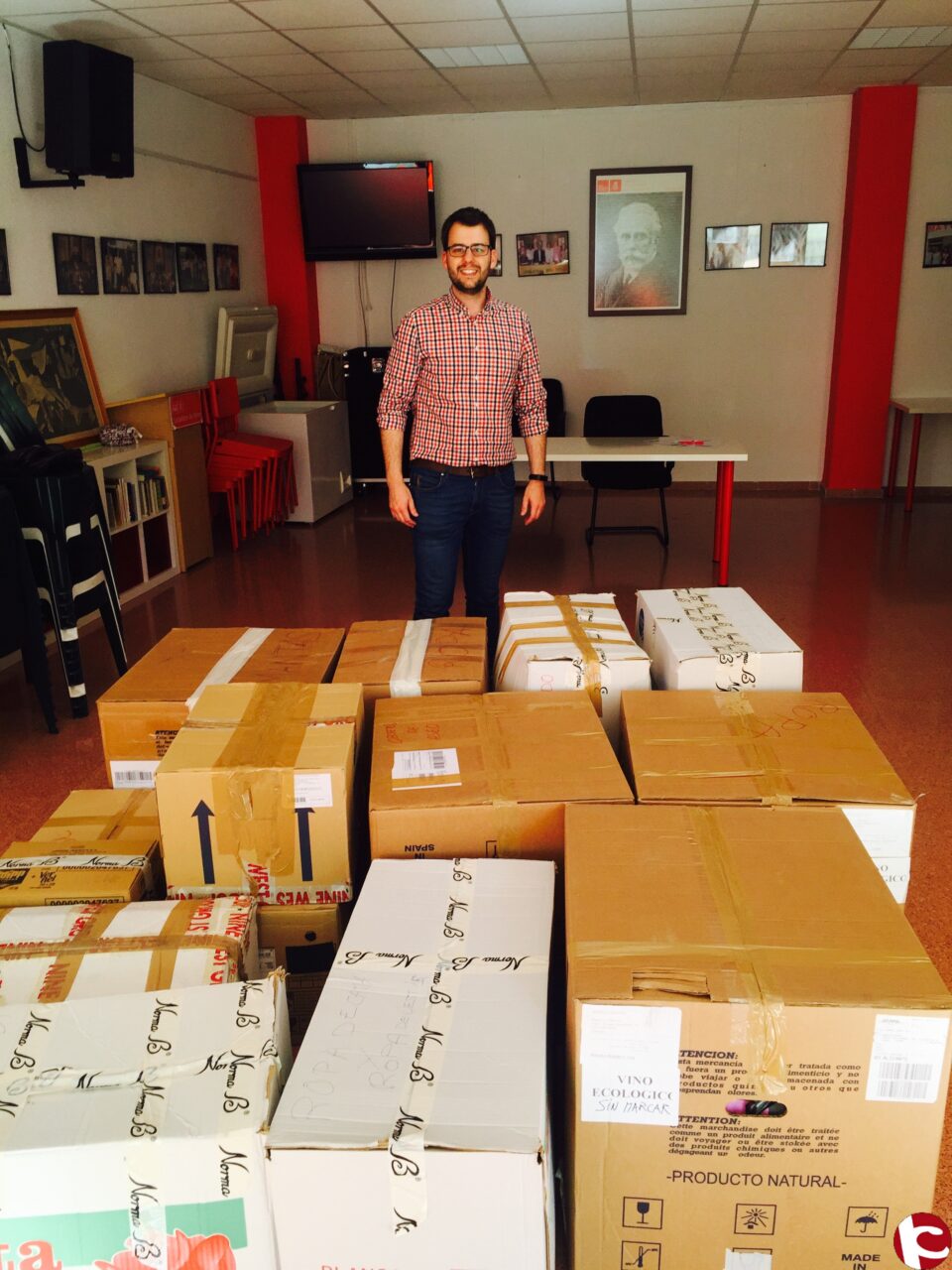 PSOE PETRER: El PSOE de Petrer recoge más de 200 kilos de material de primera necesidad para ayudar a los refugiados sirios