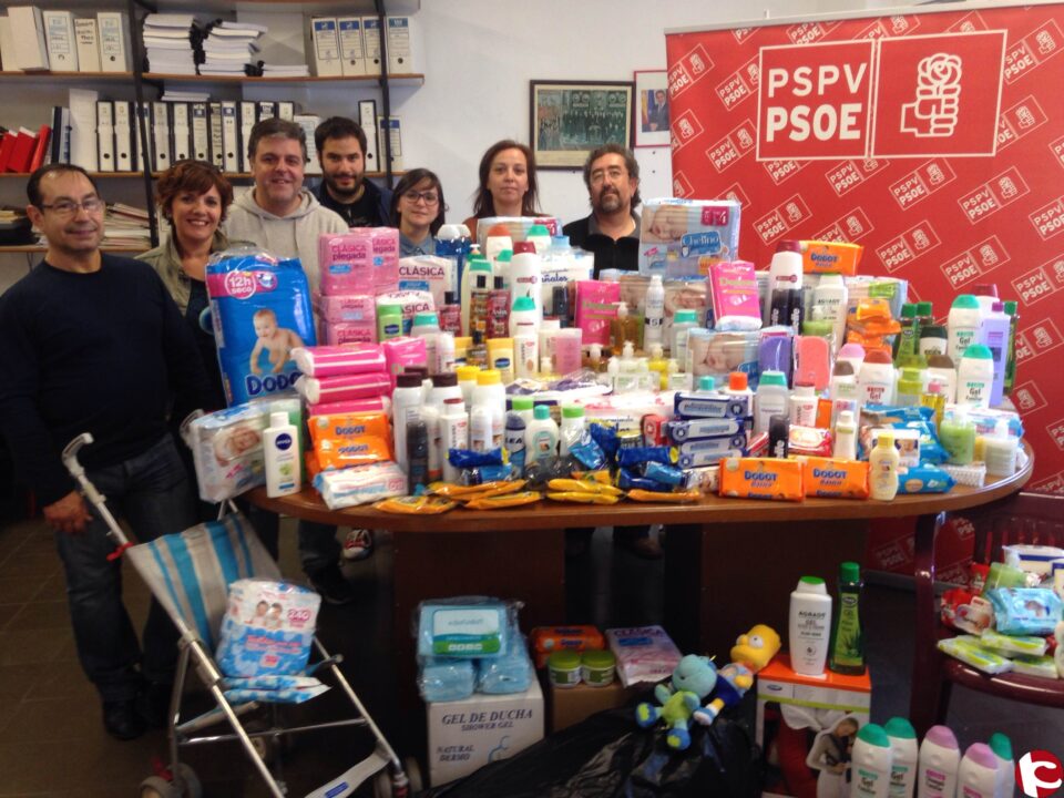 PSOE VILLENA: Éxito notable en la campaña de recogida de material solidario de la Agrupación Socialista